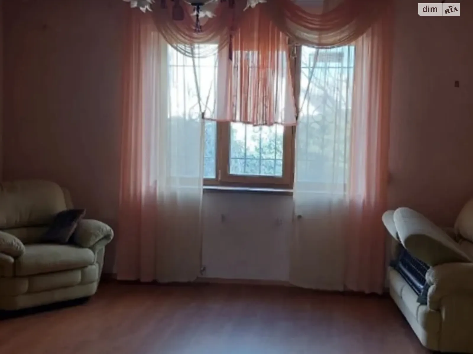 Продается дом на 3 этажа 315 кв. м с гаражом, цена: 190000 $ - фото 1