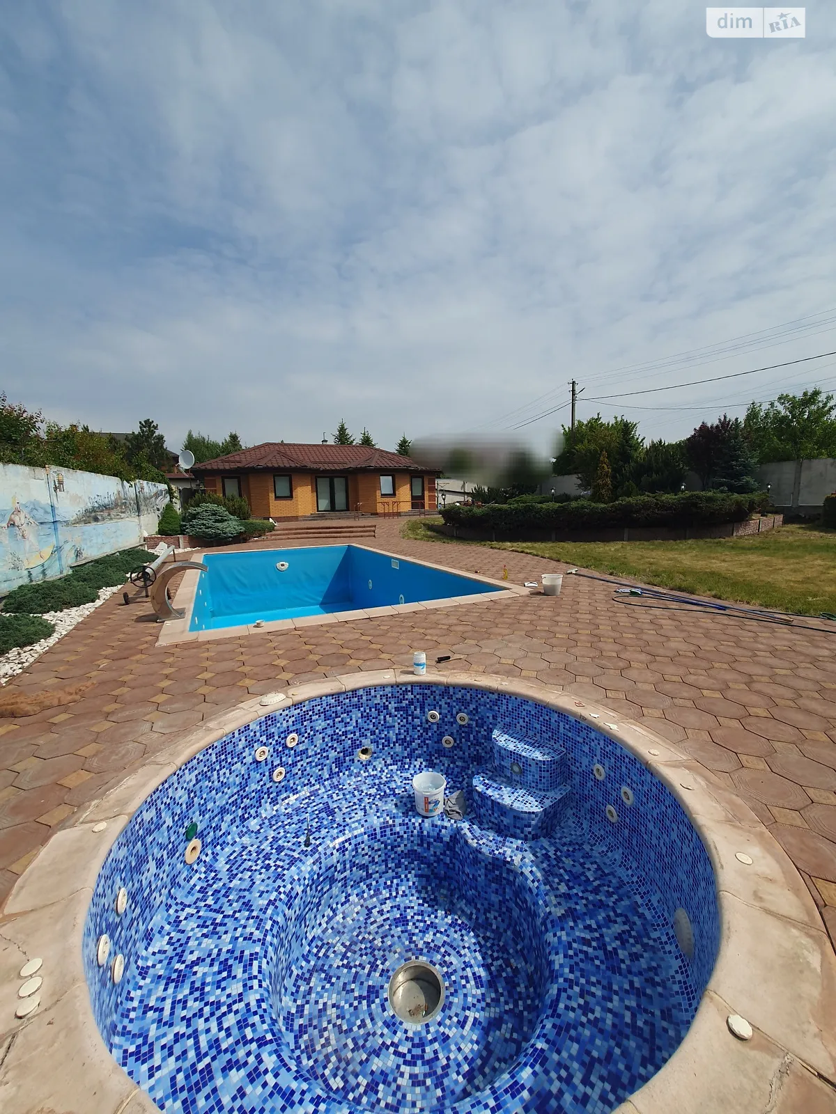 Здається в оренду будинок 2 поверховий 290 кв. м з каміном, цена: 2200 $ - фото 1