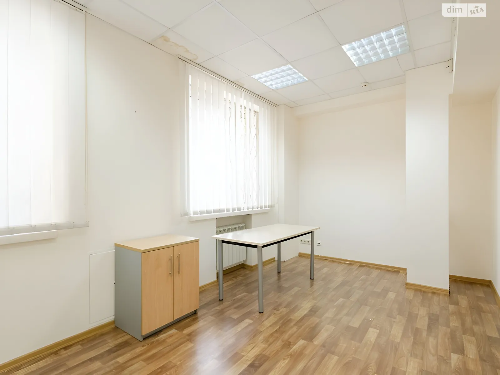Сдается в аренду офис 19 кв. м в бизнес-центре, цена: 6650 грн - фото 1