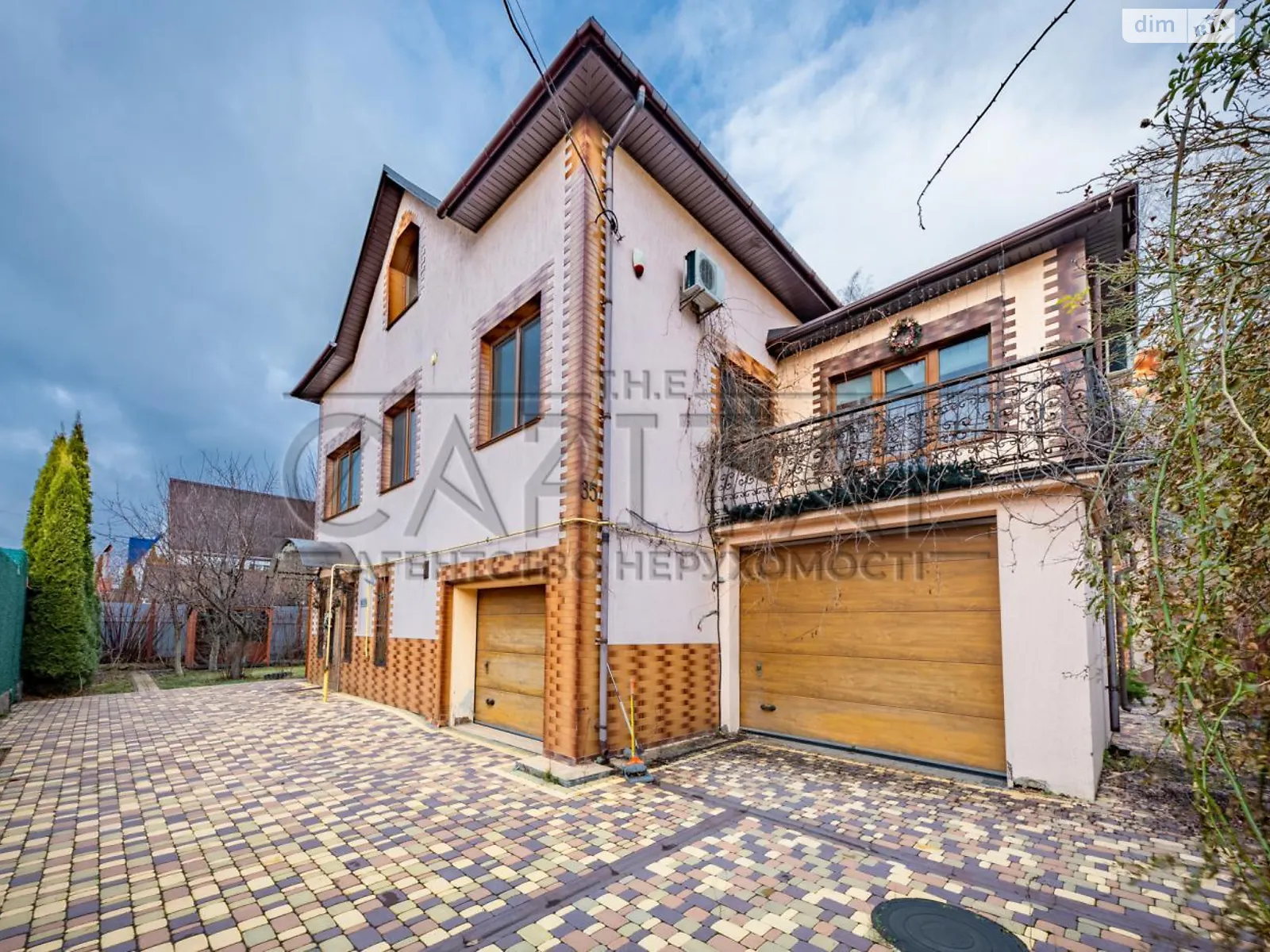 Продается дом на 3 этажа 280 кв. м с террасой, цена: 390000 $ - фото 1