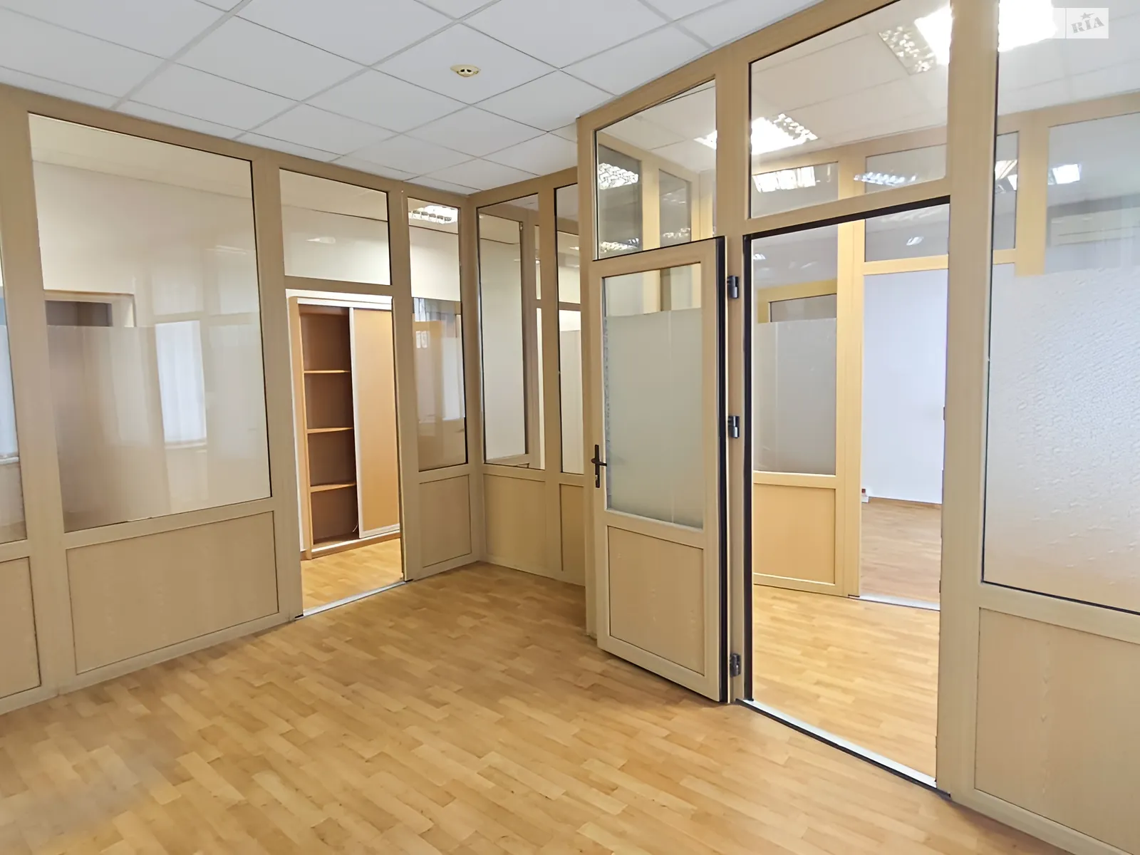Сдается в аренду офис 61 кв. м в бизнес-центре, цена: 28350 грн - фото 1