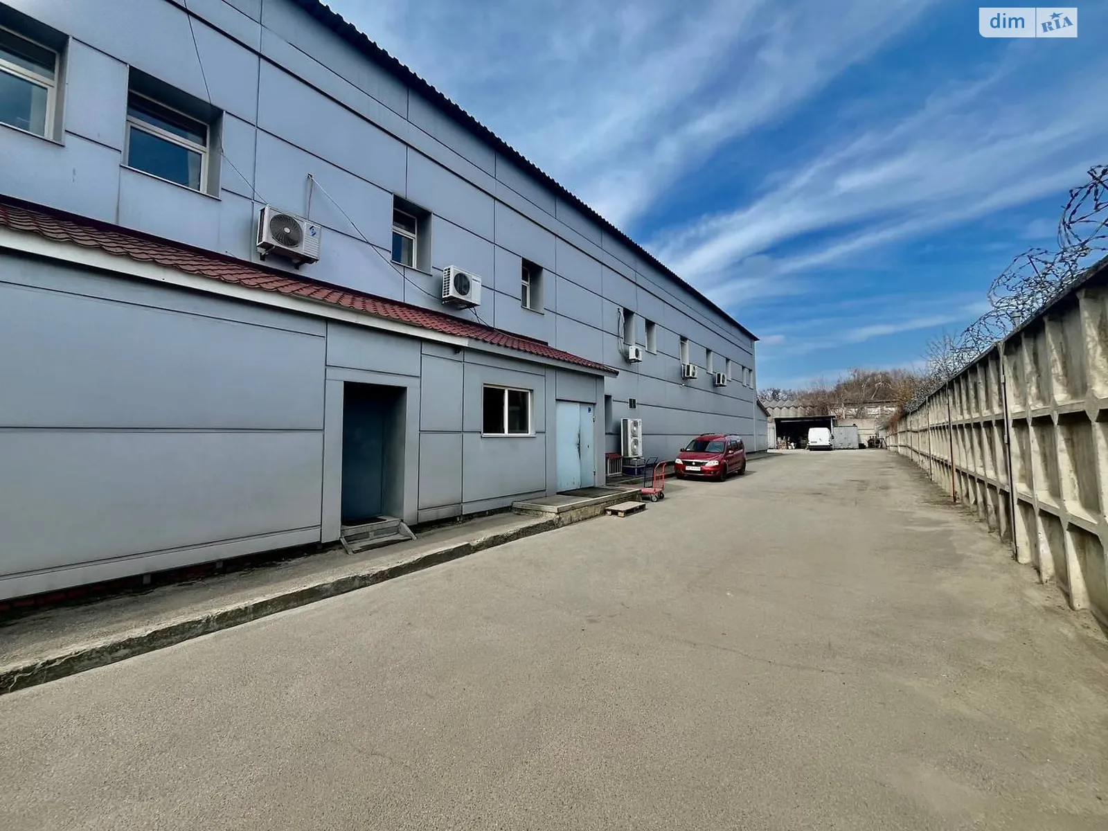 Продается объект сферы услуг 1600 кв. м в 2-этажном здании, цена: 500000 $ - фото 1