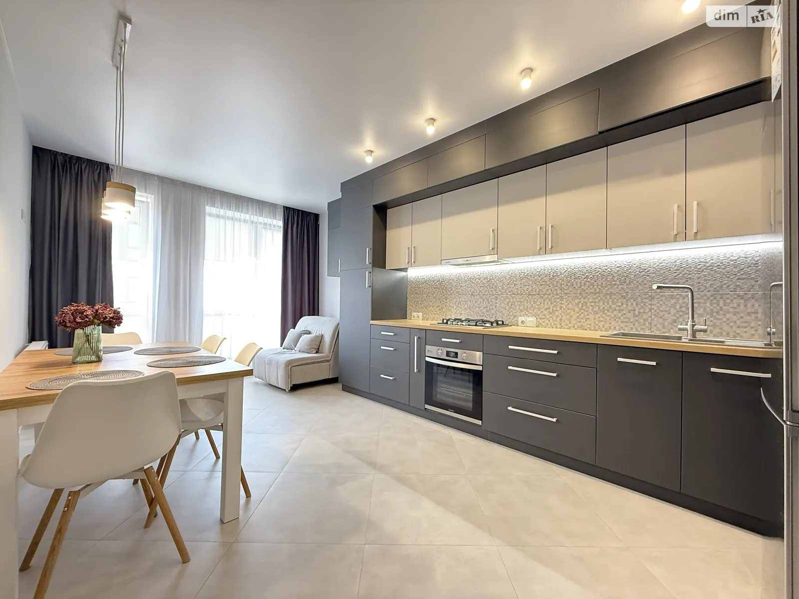 Продается 1-комнатная квартира 45 кв. м в Ровно, ул. Николая Боголюбова, 3 - фото 1