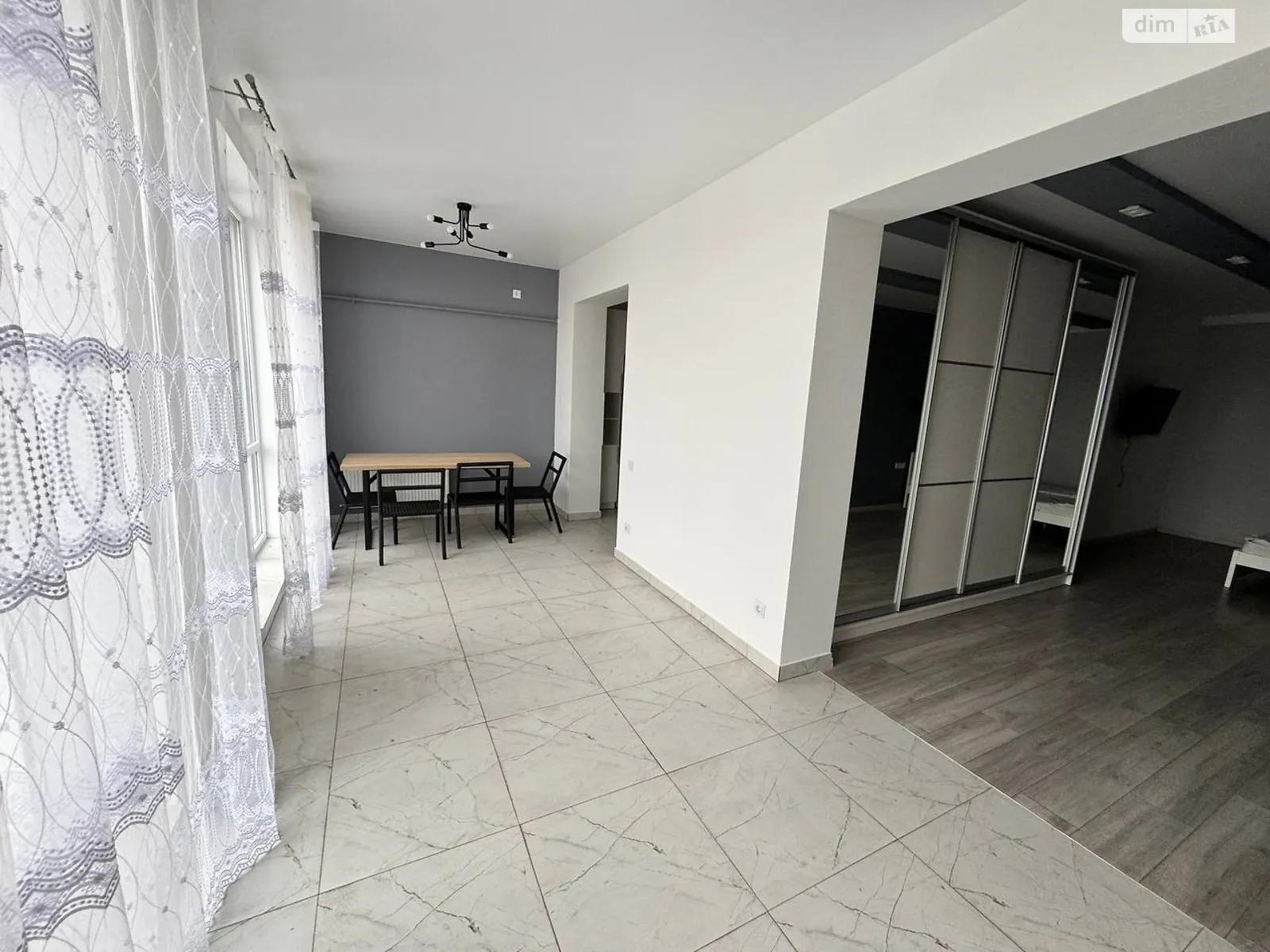 Продается 1-комнатная квартира 64.3 кв. м в Новом Ярычеве, пл. Единства, 21 - фото 1