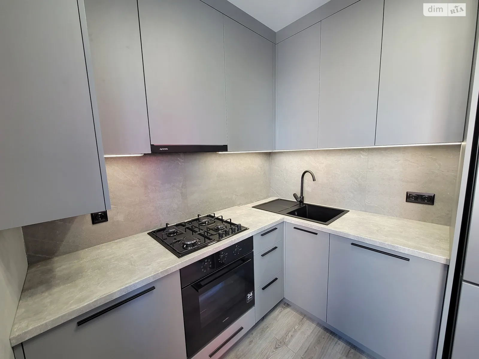 Продается 3-комнатная квартира 76.4 кв. м в Ровно, ул. 24 Августа - фото 1