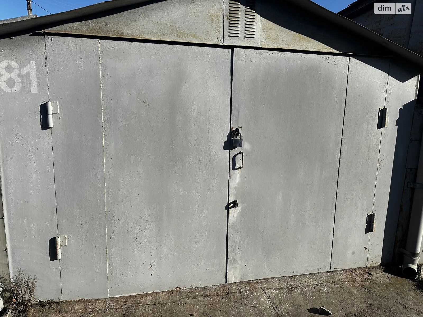 Продается место в гаражном кооперативе под легковое авто на 24 кв. м, цена: 4000 $ - фото 1