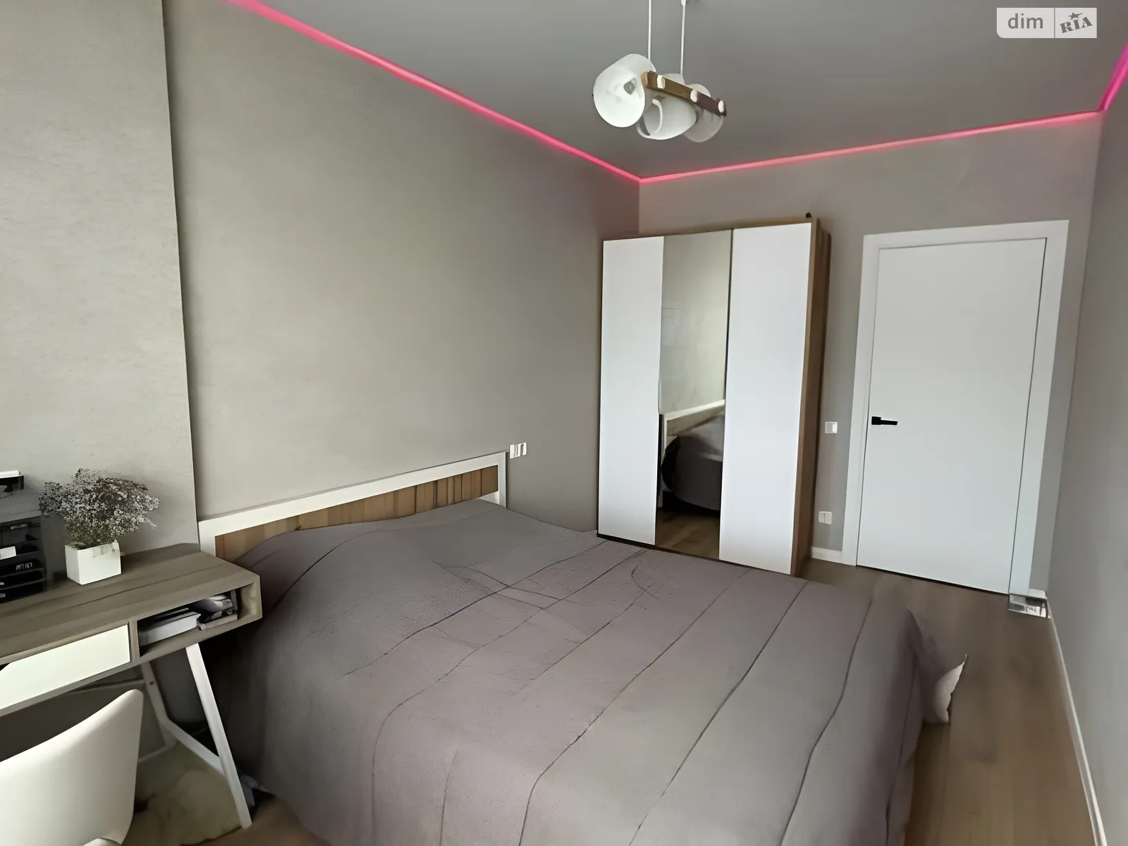 Продается 3-комнатная квартира 90.3 кв. м в Полтаве, бул. Хмельницкого Богдана - фото 1