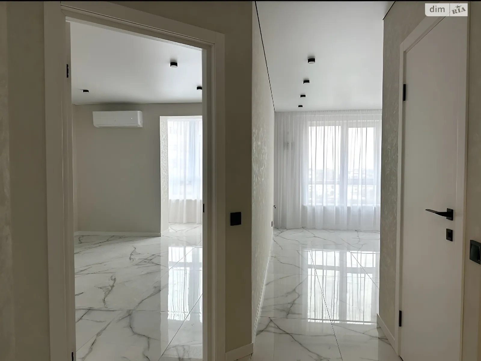 Продается 1-комнатная квартира 44.7 кв. м в Житомире, ул. Домбровского, 3 - фото 1