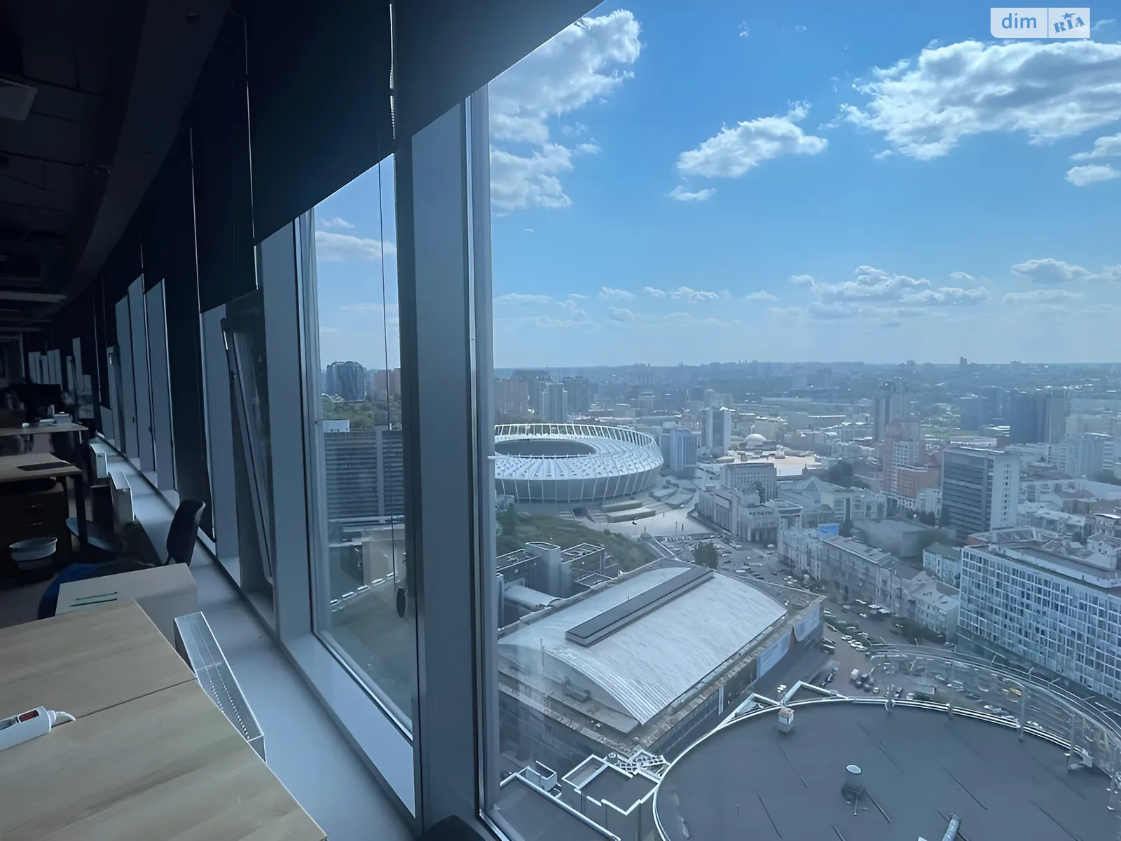 Сдается в аренду офис 652 кв. м в бизнес-центре, цена: 25000 $ - фото 1