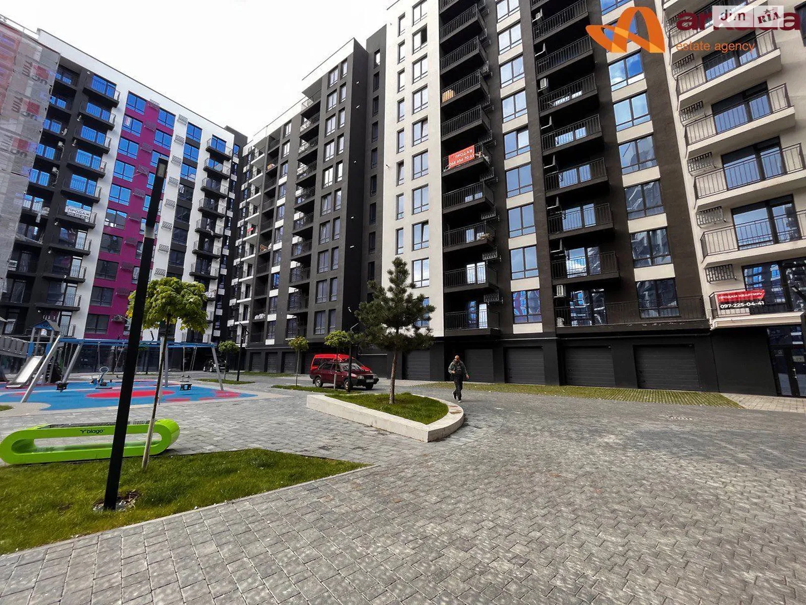 Продается 3-комнатная квартира 101 кв. м в Ивано-Франковске, ул. Крайковского, 1А - фото 1