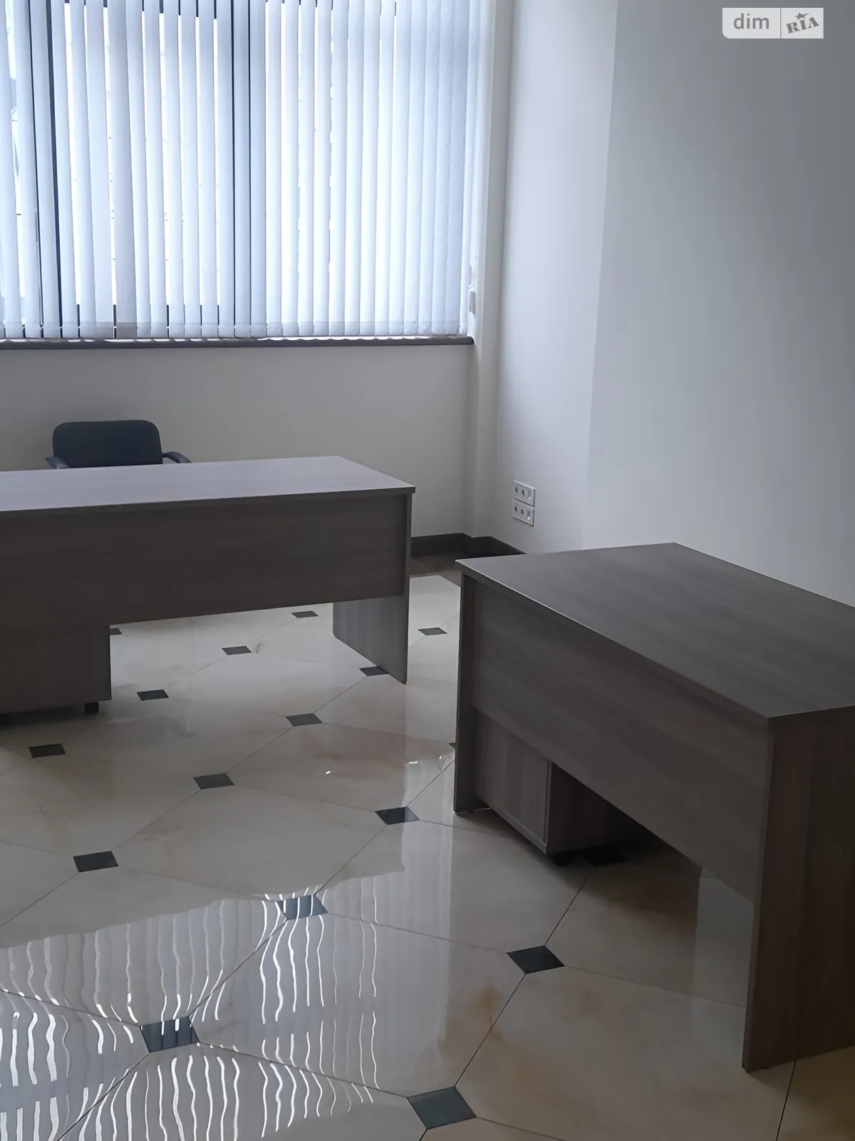Сдается в аренду офис 67.8 кв. м в бизнес-центре, цена: 1017 $ - фото 1