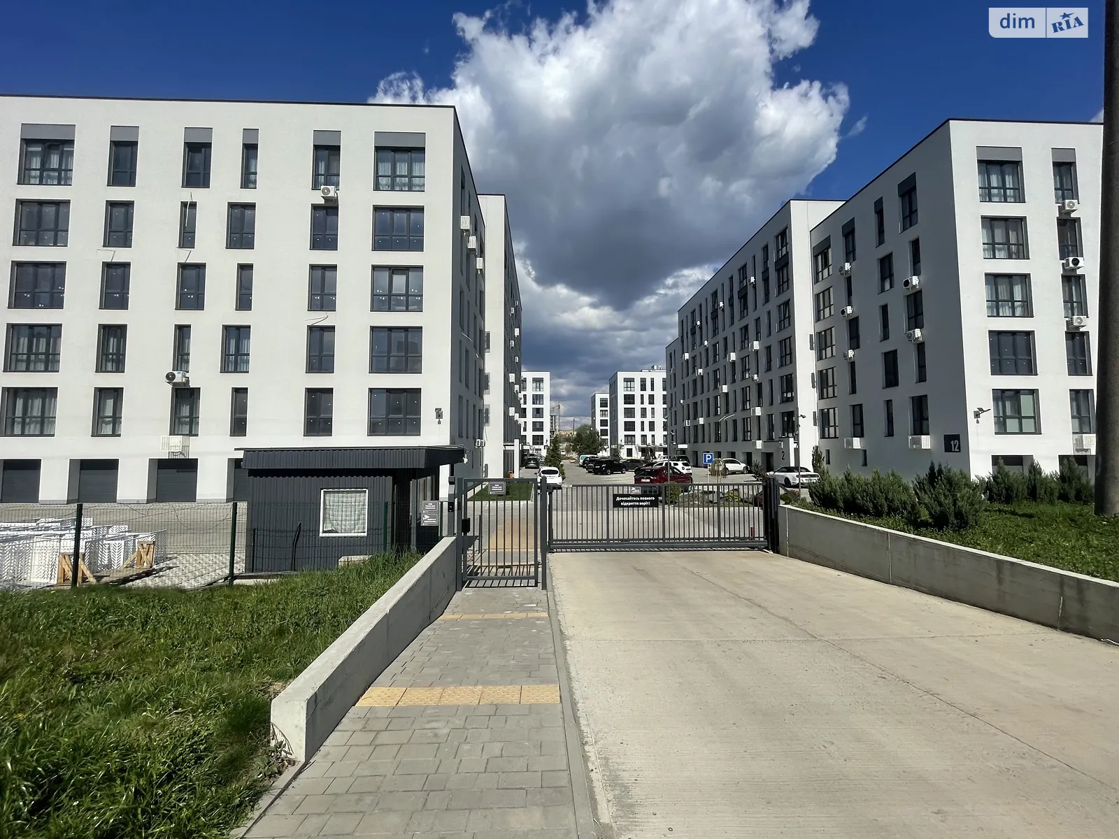 Продається 3-кімнатна квартира 99.8 кв. м у Минаї, вул. Августина Волошина - фото 1