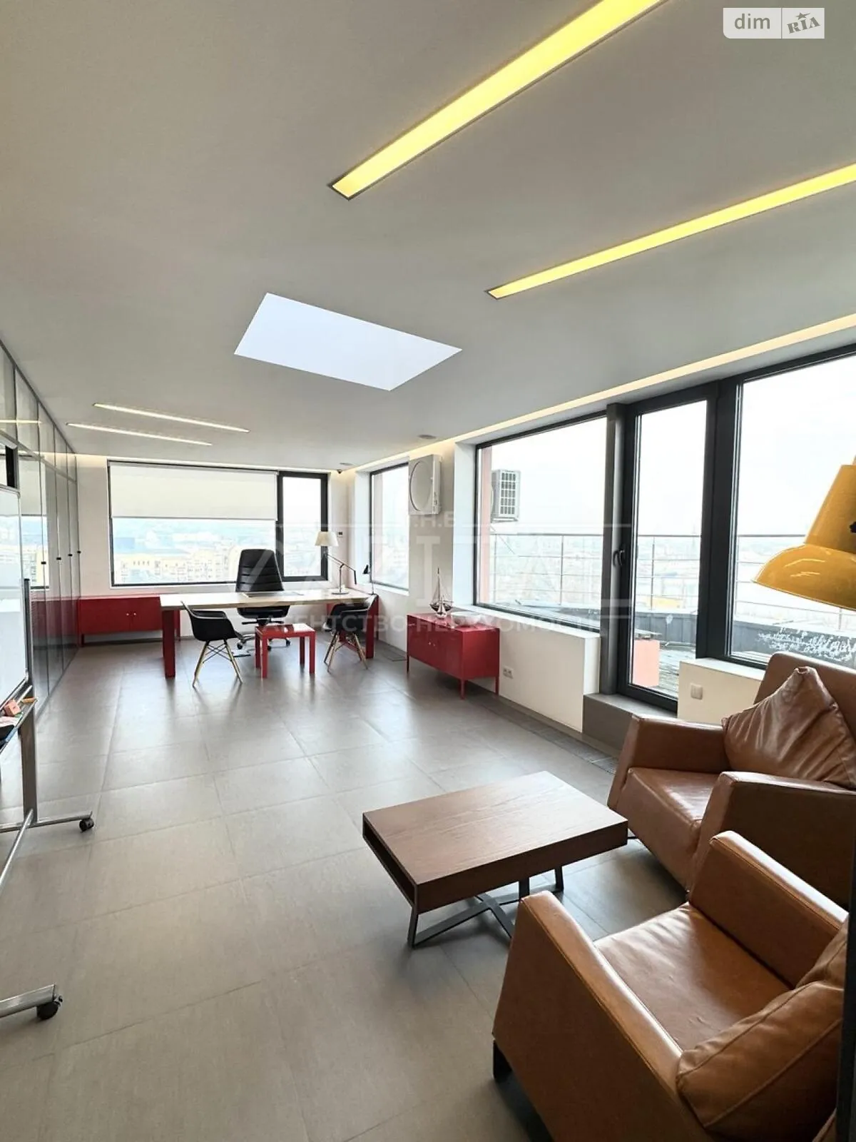 Продается офис 158 кв. м в бизнес-центре, цена: 490000 $ - фото 1