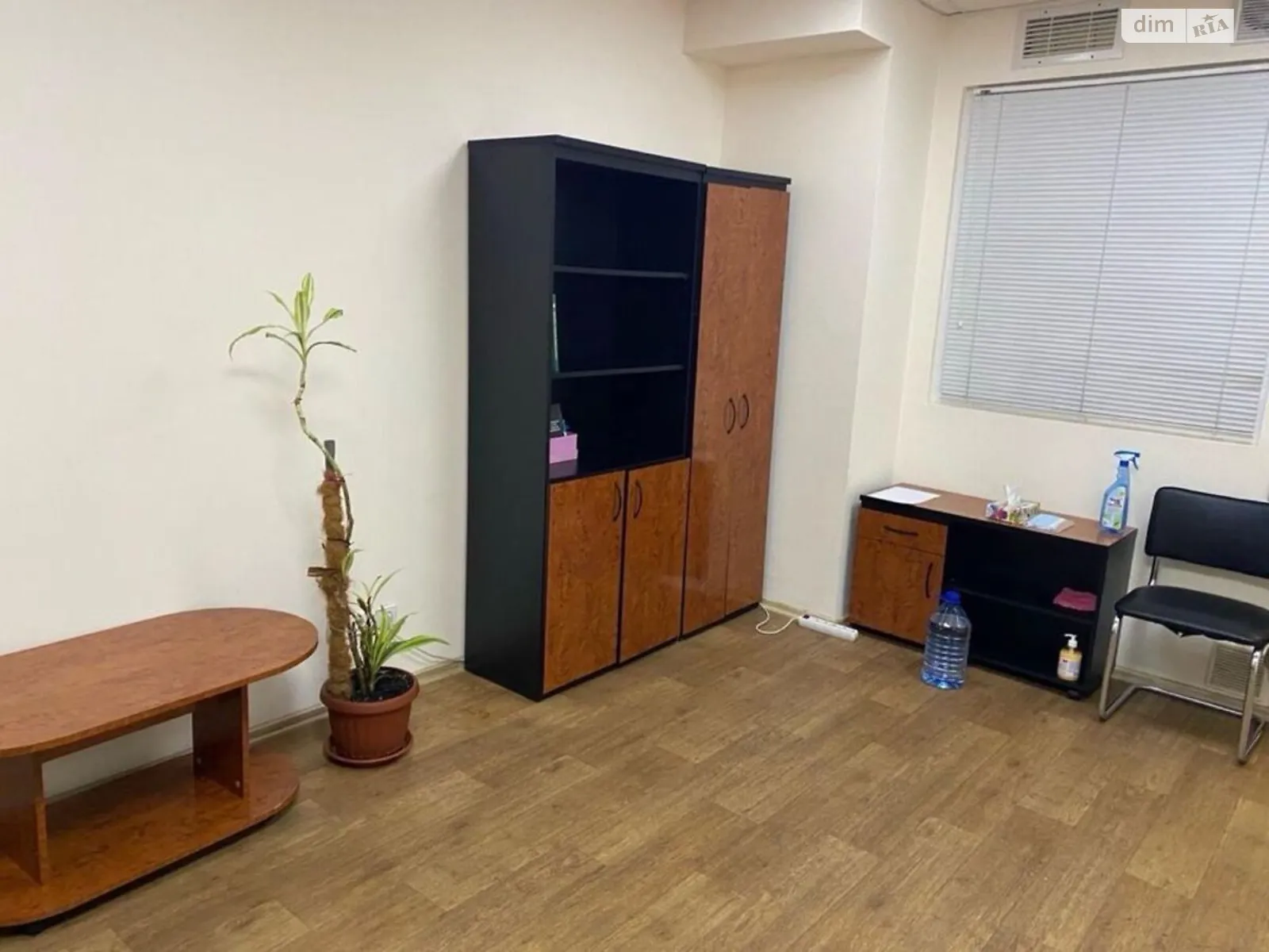 Продається офіс 25 кв. м в бізнес-центрі, цена: 35000 $ - фото 1