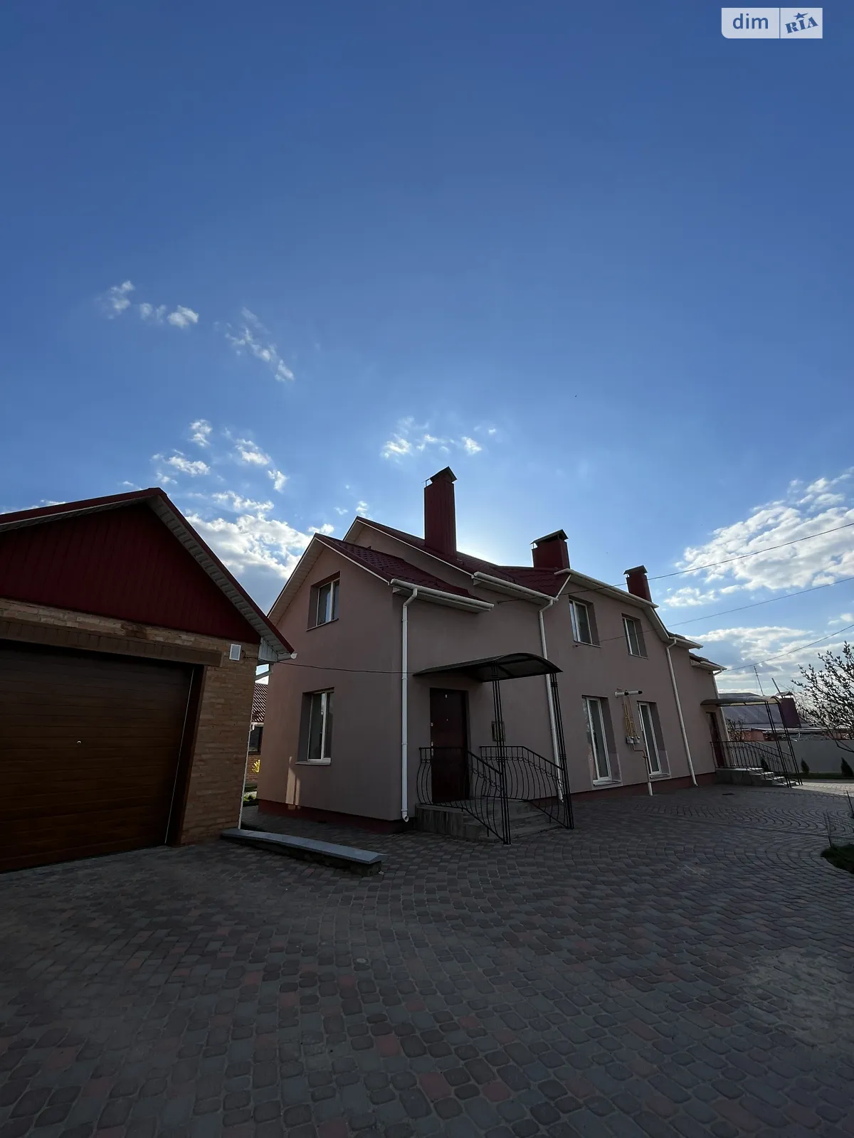 Продается дом на 2 этажа 231 кв. м с участком, цена: 249000 $ - фото 1