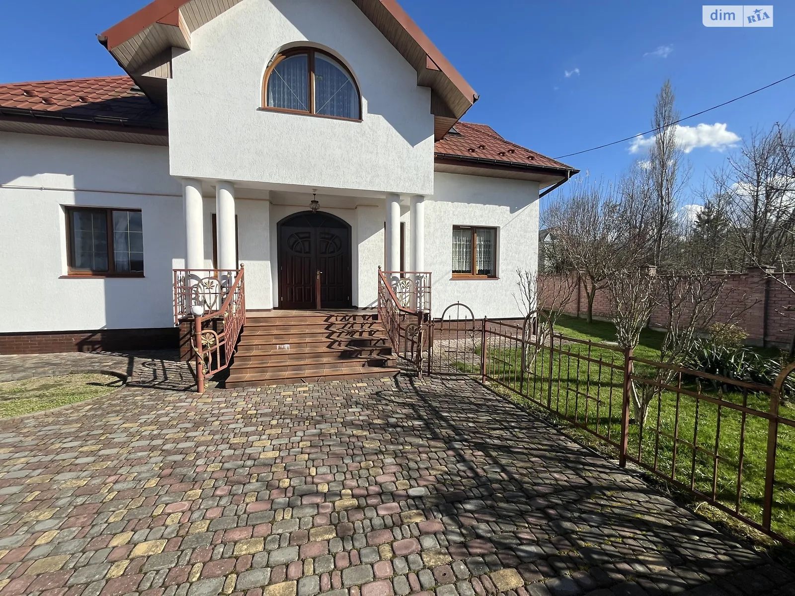 Продается дом на 2 этажа 288 кв. м с верандой, цена: 290000 $ - фото 1