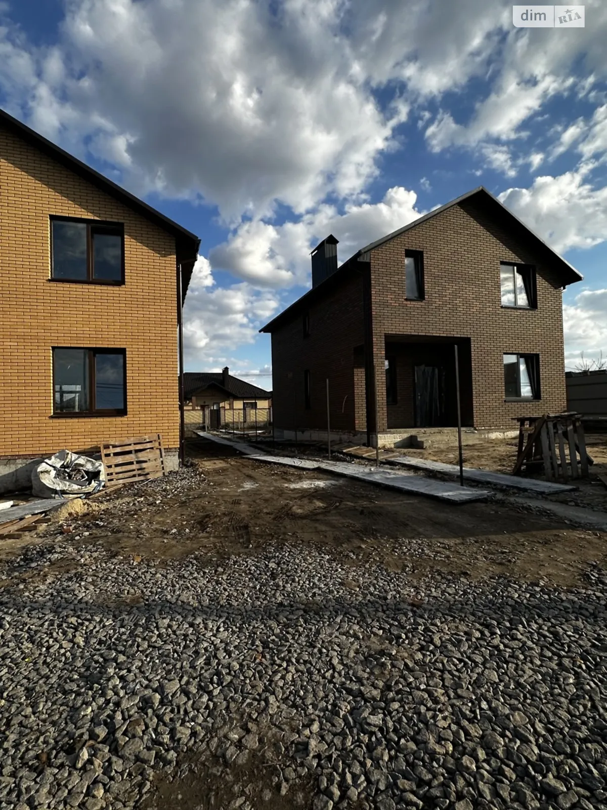 Продается дом на 2 этажа 120 кв. м с подвалом, цена: 100000 $ - фото 1