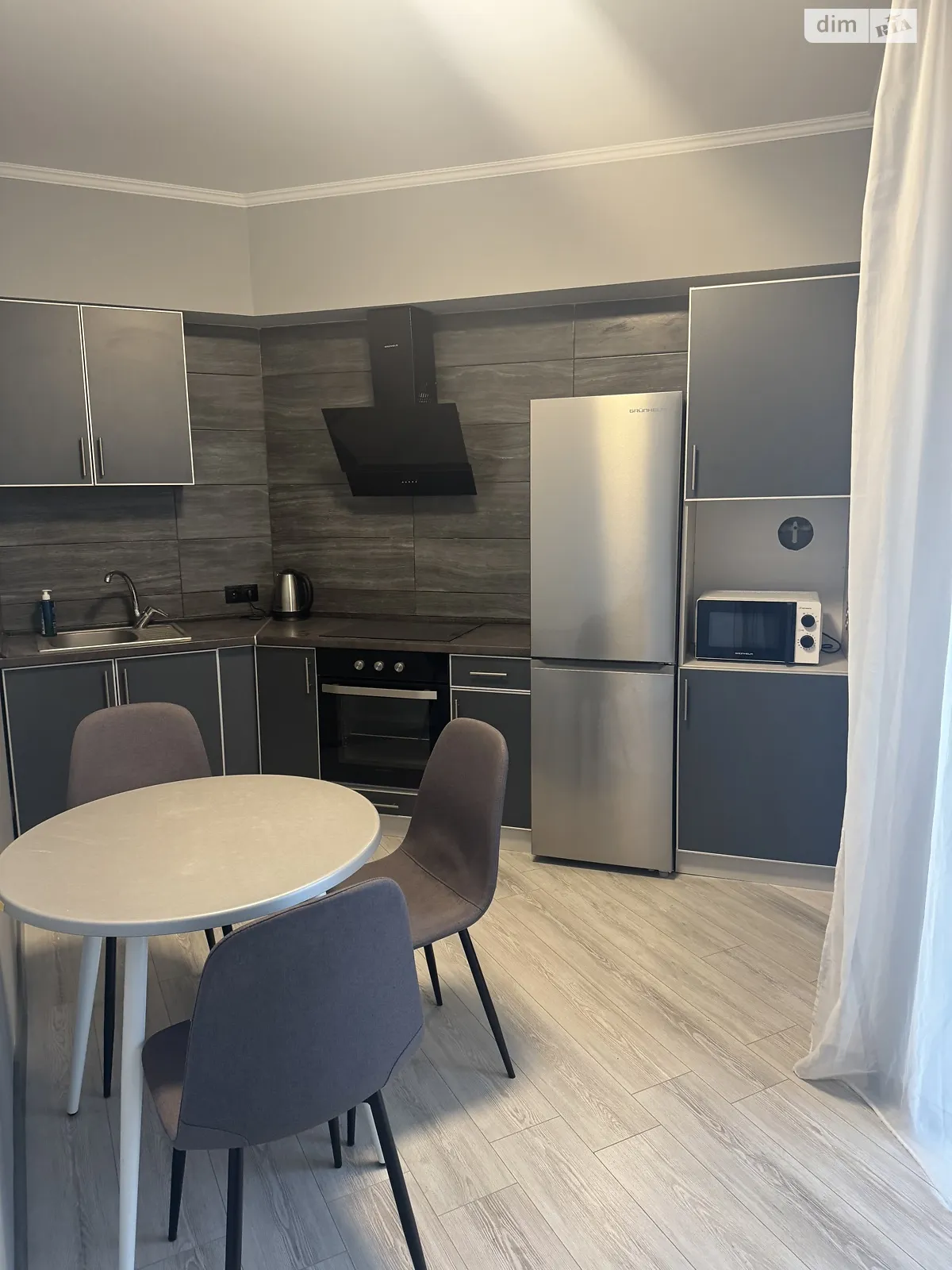 Продається 1-кімнатна квартира 40.4 кв. м у Ужгороді, вул. Заньковецької, 35А - фото 1