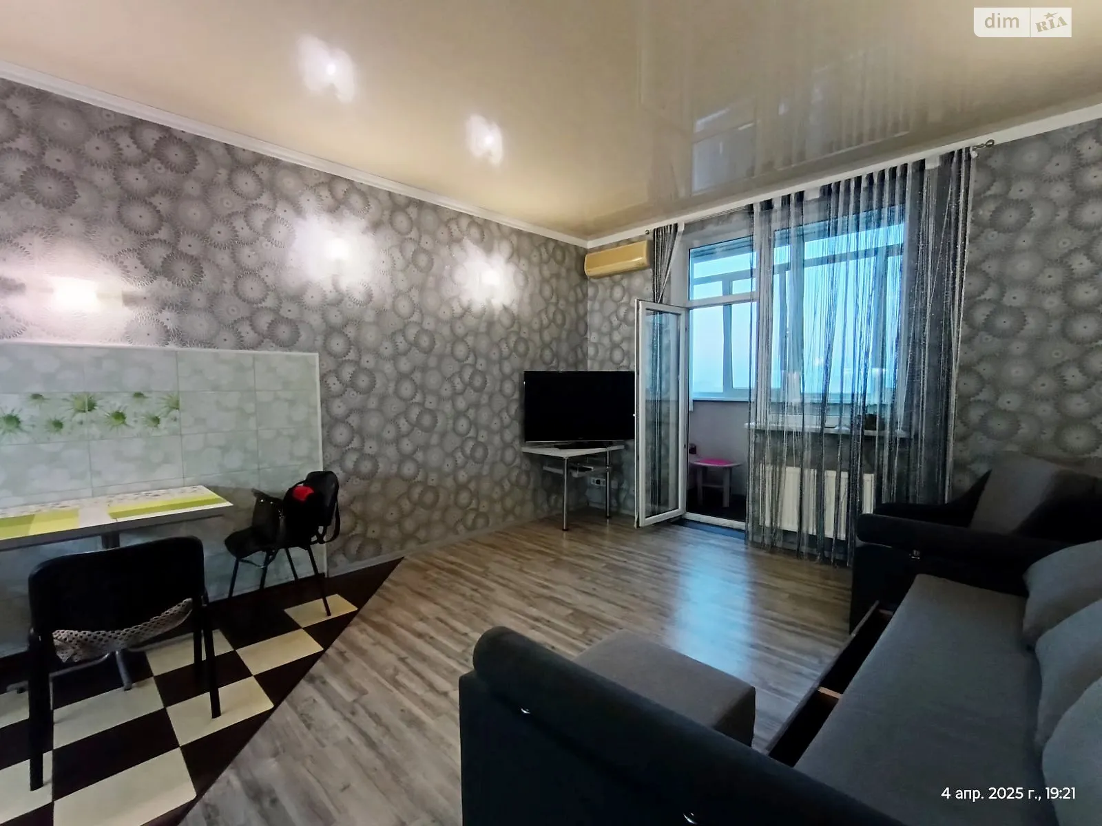 Здається в оренду 1-кімнатна квартира 56 кв. м у Одесі, вул. Академіка Корольова - фото 1