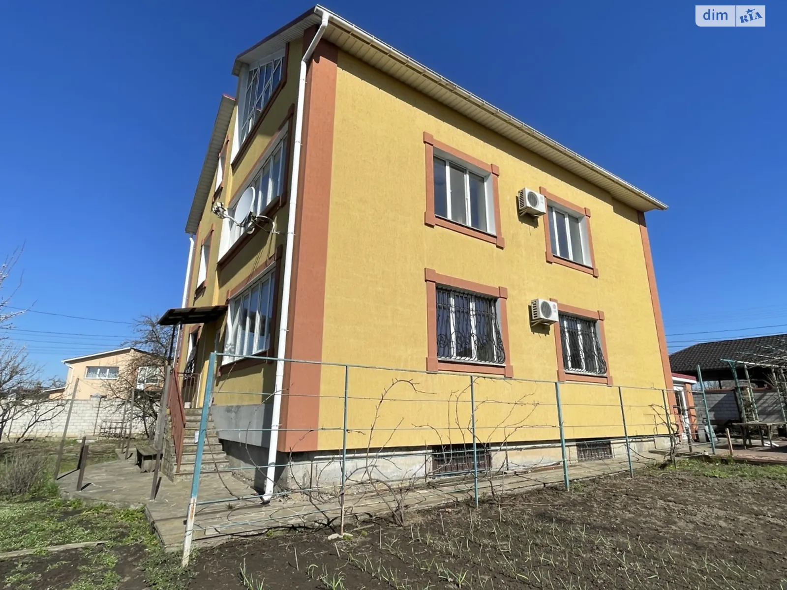 Продается дом на 2 этажа 428 кв. м с баней/сауной, цена: 340000 $ - фото 1