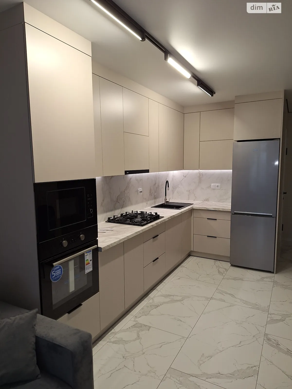 2-кімнатна квартира 70 кв. м у Тернополі, вул. Київська - фото 1