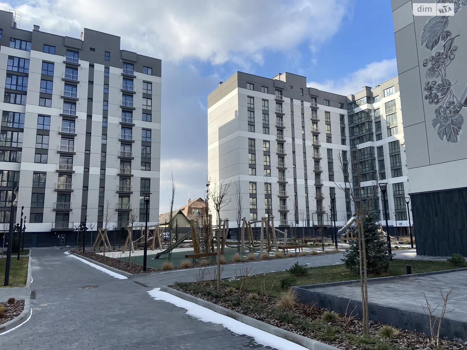 Продається 2-кімнатна квартира 64.5 кв. м у Івано-Франківську, вул. Довженка О. - фото 1