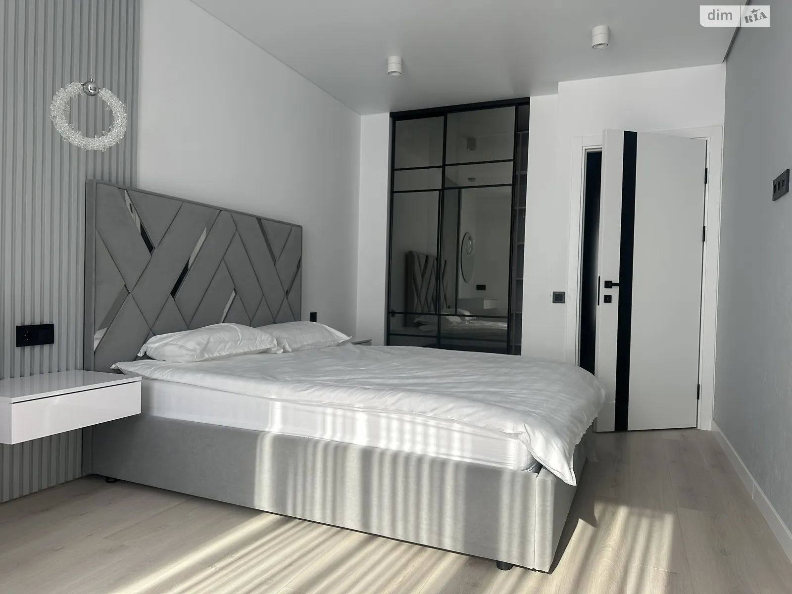 Продается 2-комнатная квартира 67.4 кв. м в Ивано-Франковске, ул. Флотская, 10Б - фото 1