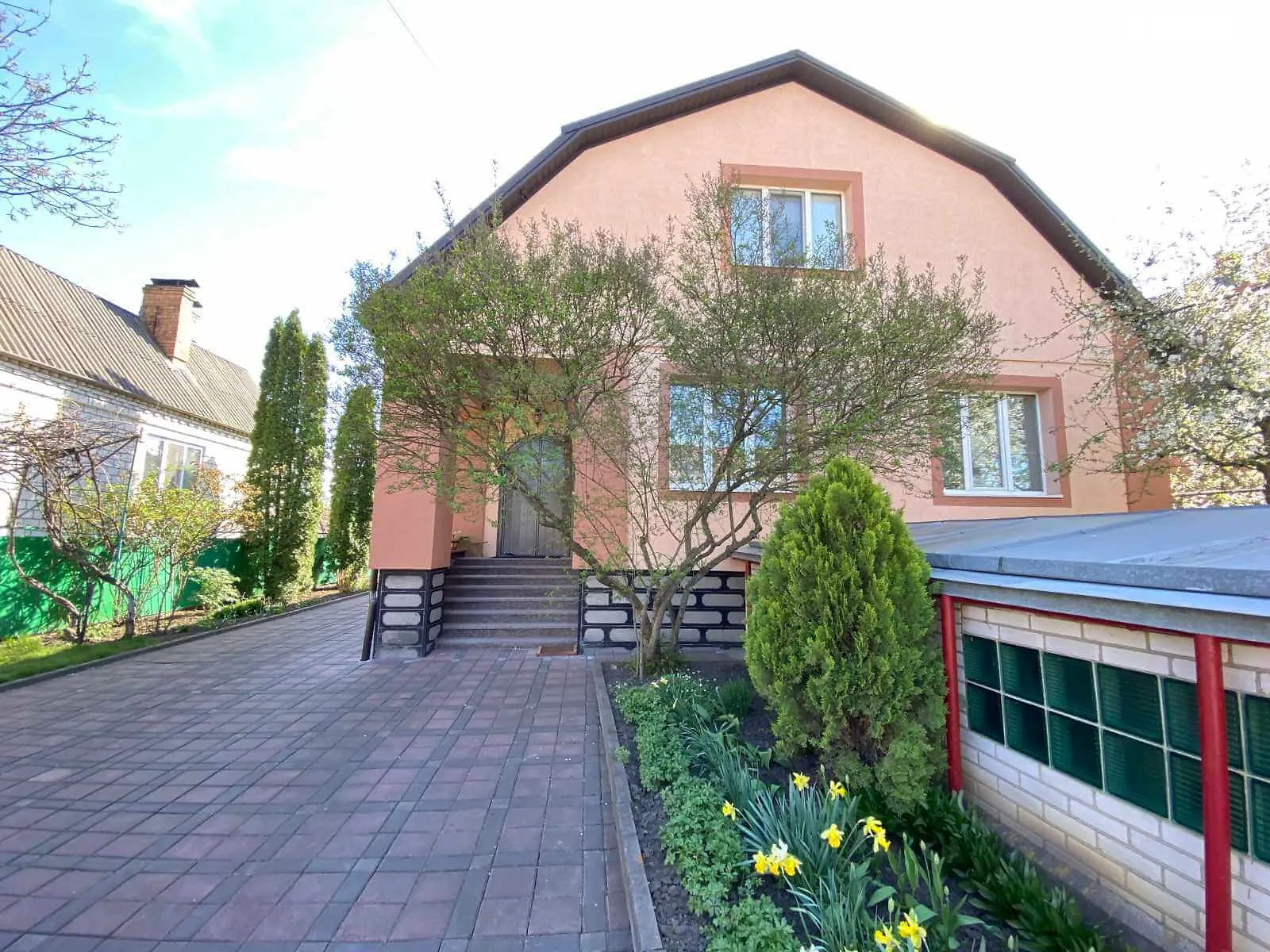 Продается дом на 2 этажа 254 кв. м с беседкой, цена: 120000 $ - фото 1