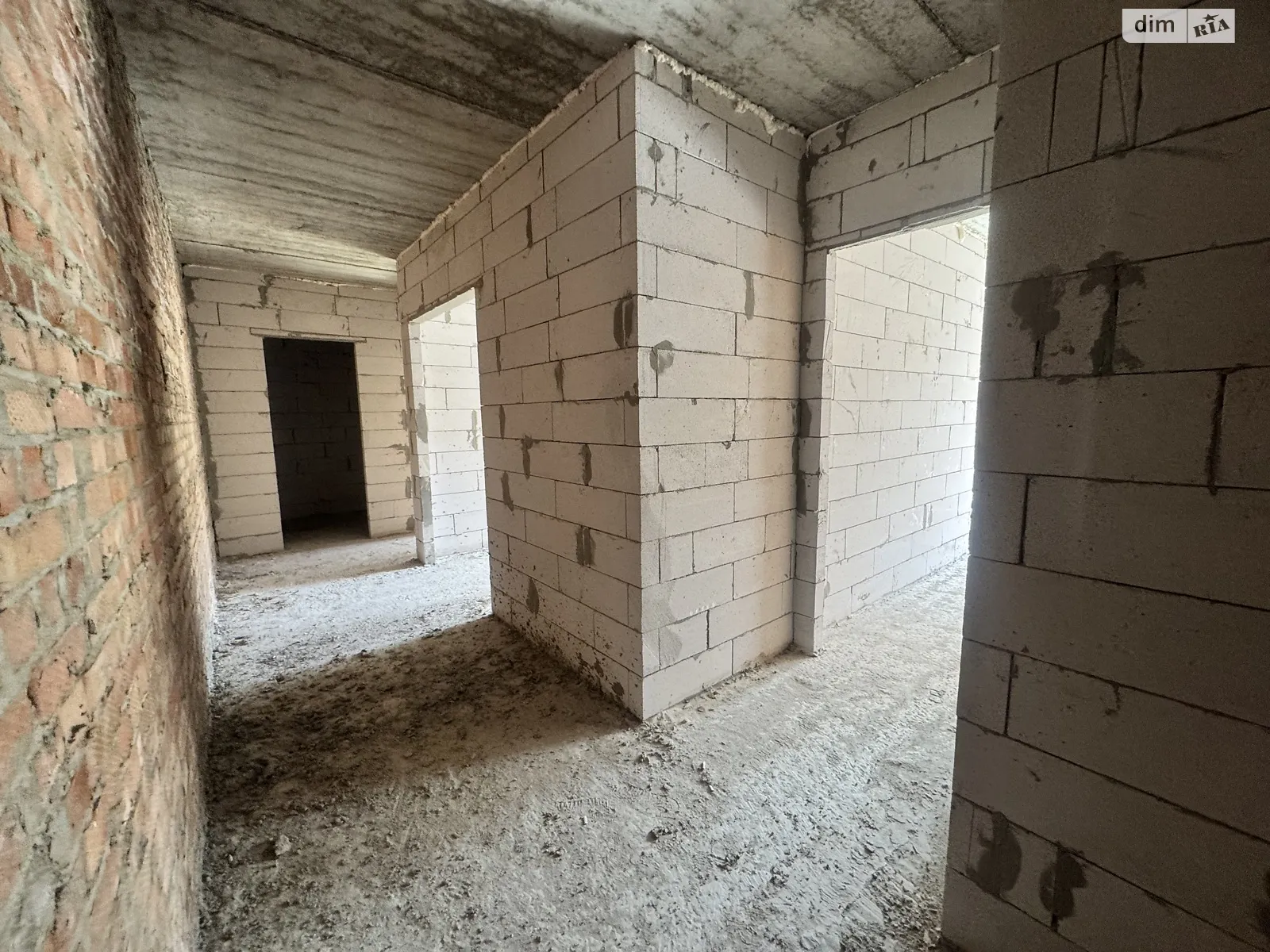 Продается 1-комнатная квартира 68.4 кв. м в Ивано-Франковске, ул. Железнодорожная - фото 1