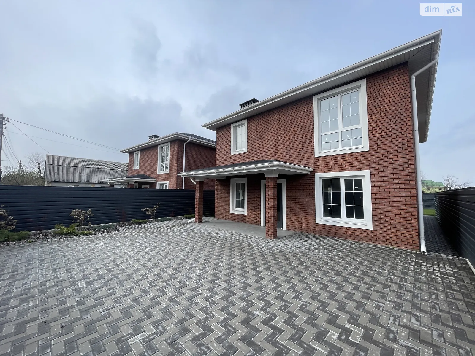 Продается дом на 2 этажа 220 кв. м с верандой, цена: 269000 $ - фото 1