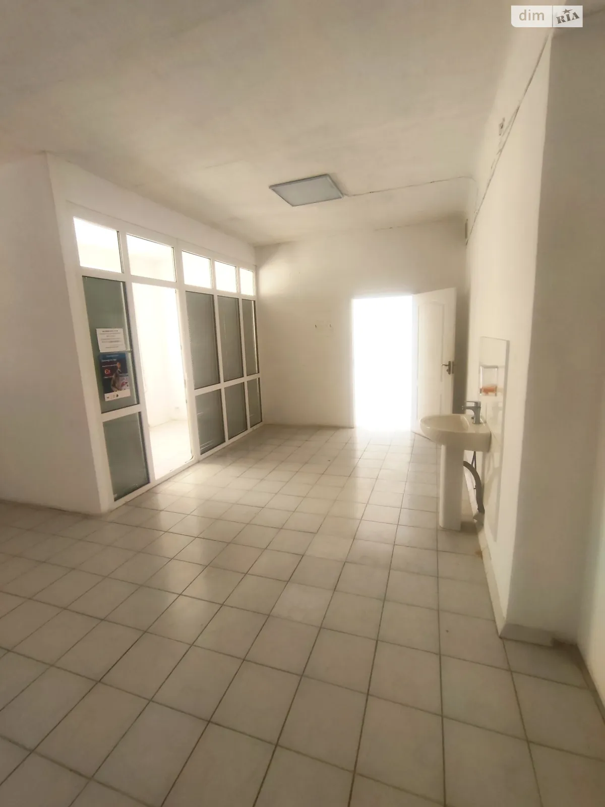 Сдается в аренду офис 46 кв. м в бизнес-центре, цена: 9200 грн - фото 1