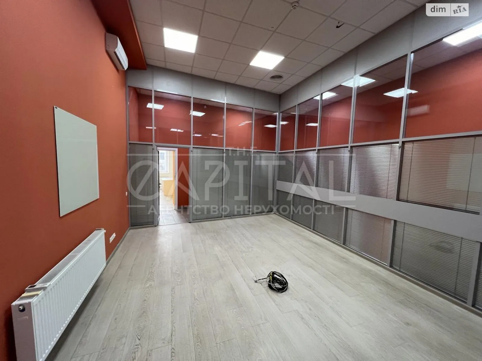 Сдается в аренду офис 560 кв. м в бизнес-центре, цена: 10000 $ - фото 1
