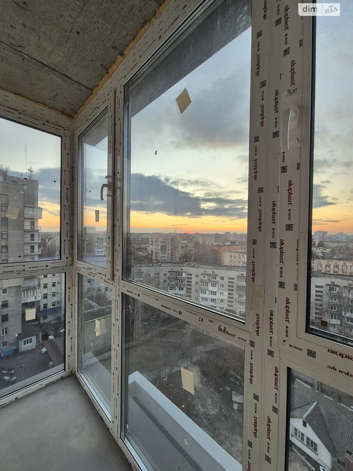 Продается 2-комнатная квартира 58 кв. м в Ровно, ул. Кавказская - фото 1