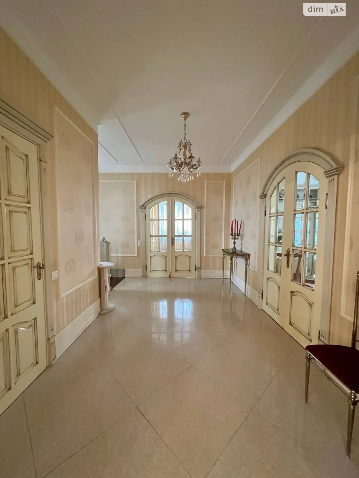 Продается дом на 2 этажа 330 кв. м с бассейном, цена: 245000 $ - фото 1