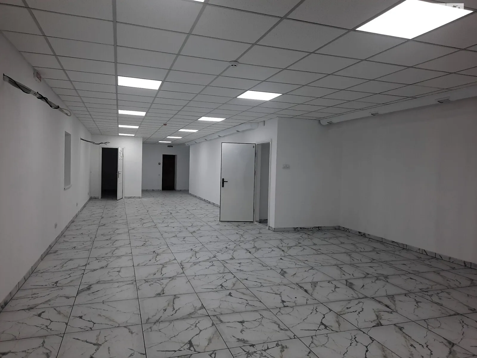 Сдается в аренду помещения свободного назначения 140 кв. м в 10-этажном здании, цена: 42000 грн - фото 1