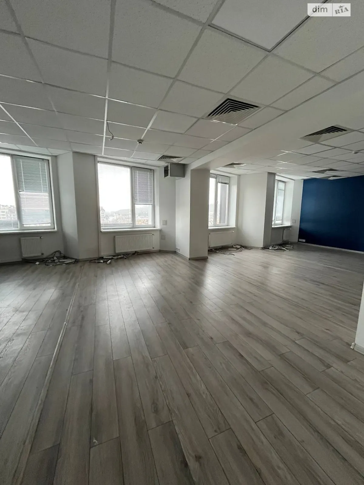 Сдается в аренду офис 750 кв. м в бизнес-центре, цена: 15000 $ - фото 1