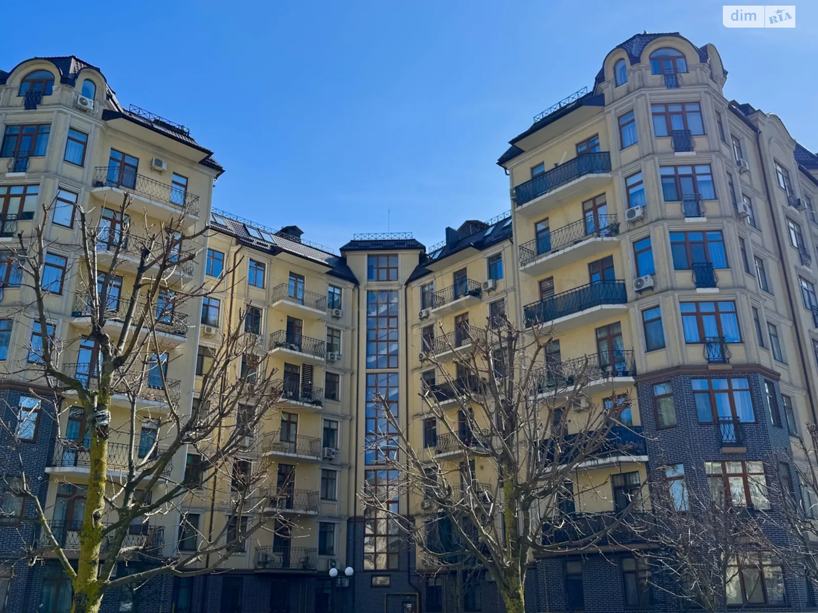 Продается 3-комнатная квартира 124.2 кв. м в Буче, ул. Пушкинская, 3В - фото 1