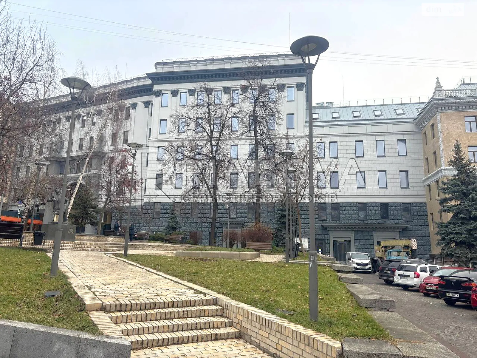 Сдается в аренду офис 655 кв. м в бизнес-центре, цена: 25217 $ - фото 1