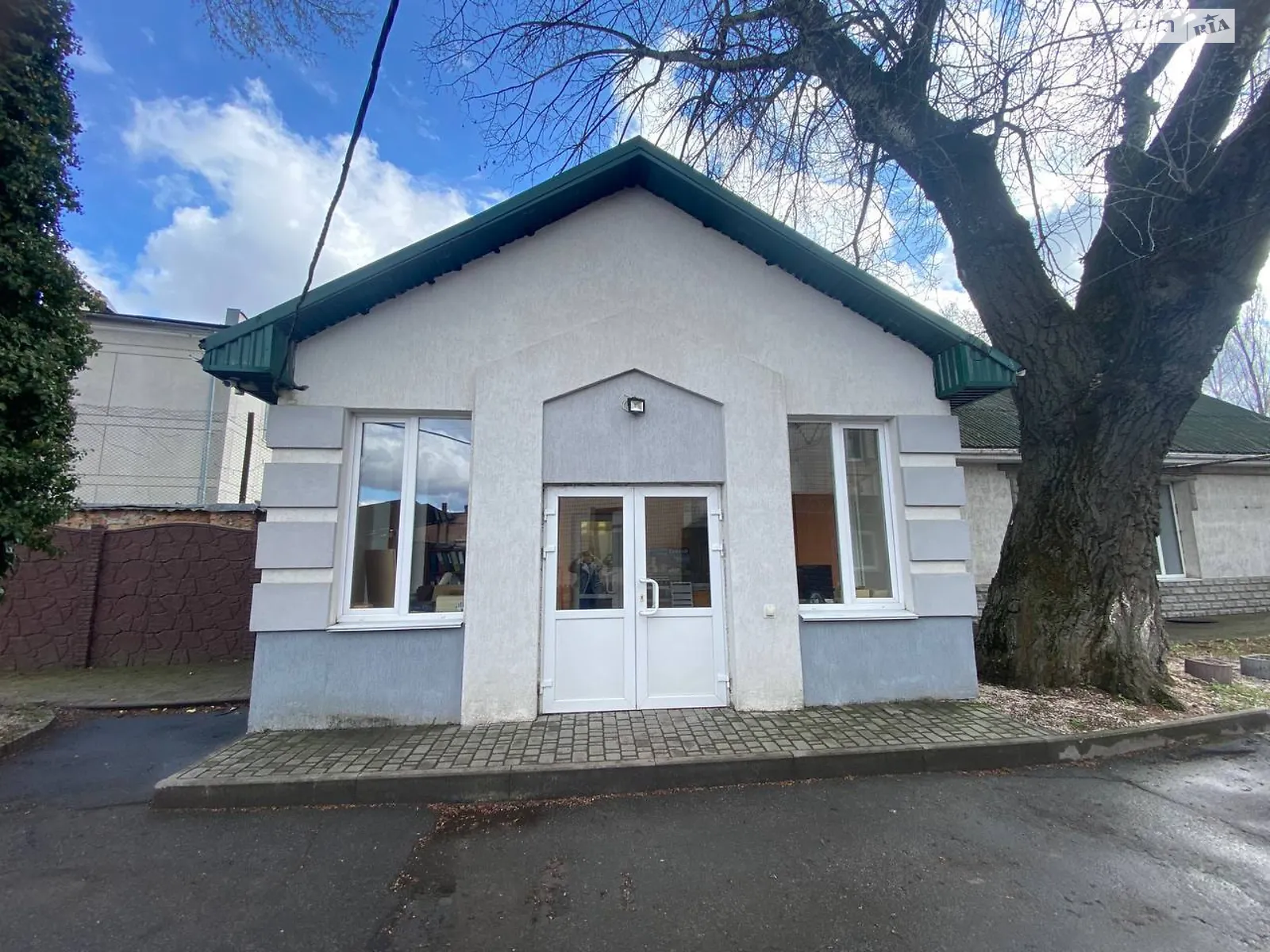 Сдается в аренду офис 120 кв. м в бизнес-центре, цена: 30000 грн - фото 1