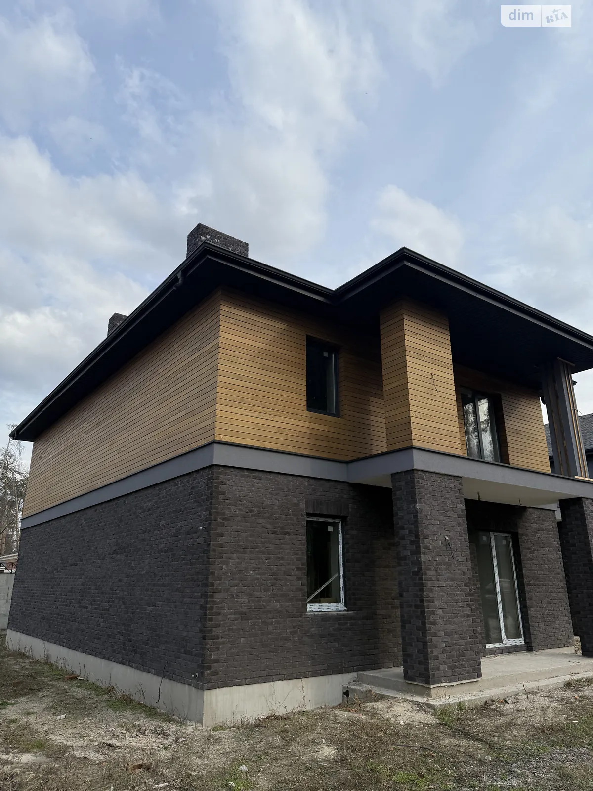 Продается дом на 2 этажа 190 кв. м с камином, цена: 270000 $ - фото 1