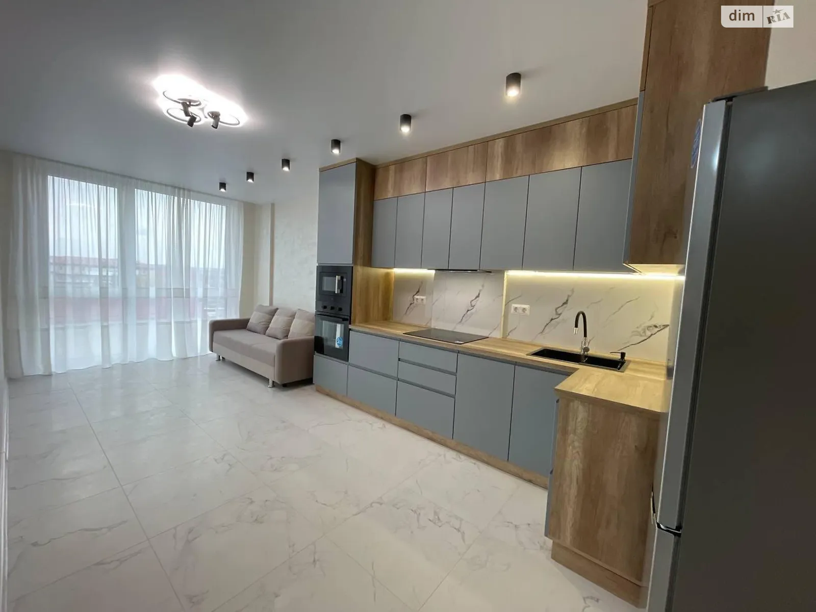 Продается 1-комнатная квартира 46 кв. м в Ивано-Франковске, ул. Хмельницкого Богдана - фото 1