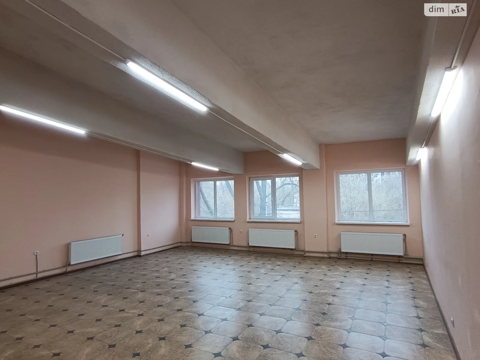 Сдается в аренду офис 39 кв. м в бизнес-центре, цена: 6240 грн - фото 1