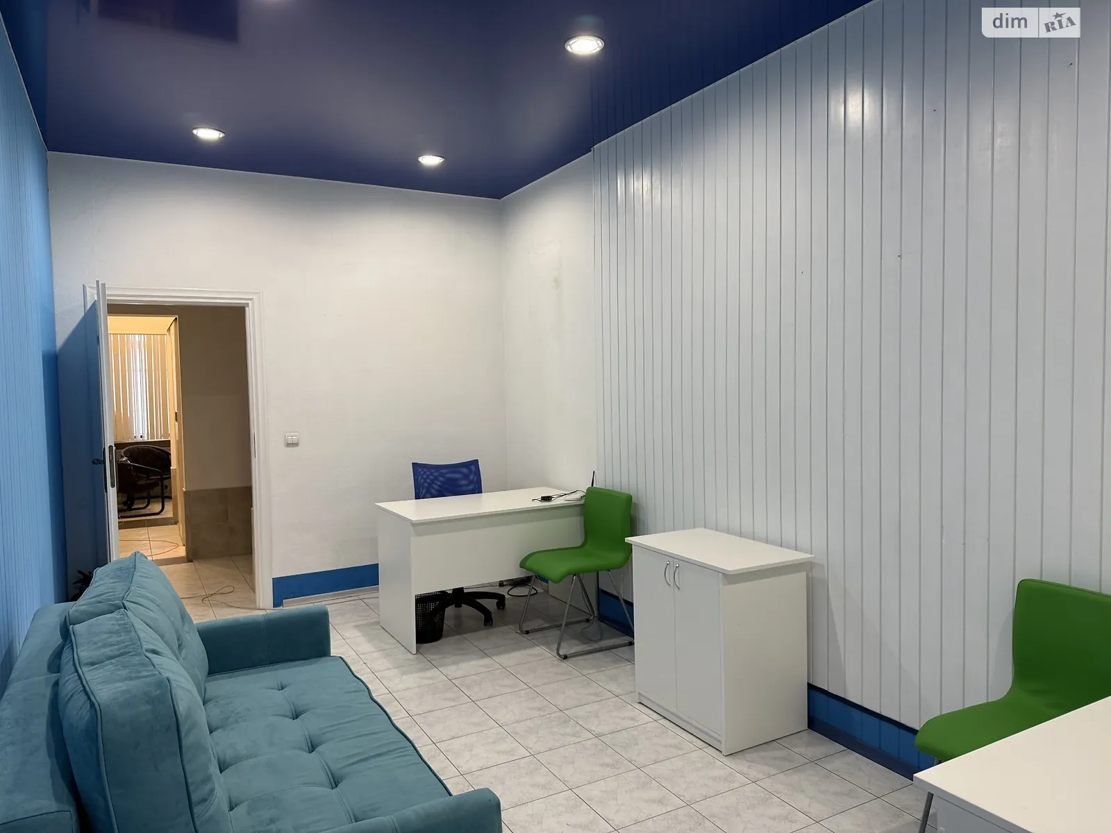 Сдается в аренду офис 29.9 кв. м в бизнес-центре, цена: 500 $ - фото 1