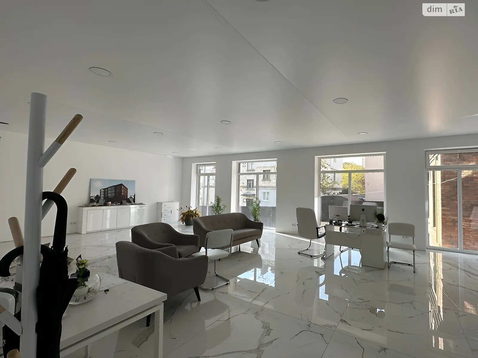 Сдается в аренду помещения свободного назначения 82 кв. м в 5-этажном здании, цена: 49200 грн - фото 1