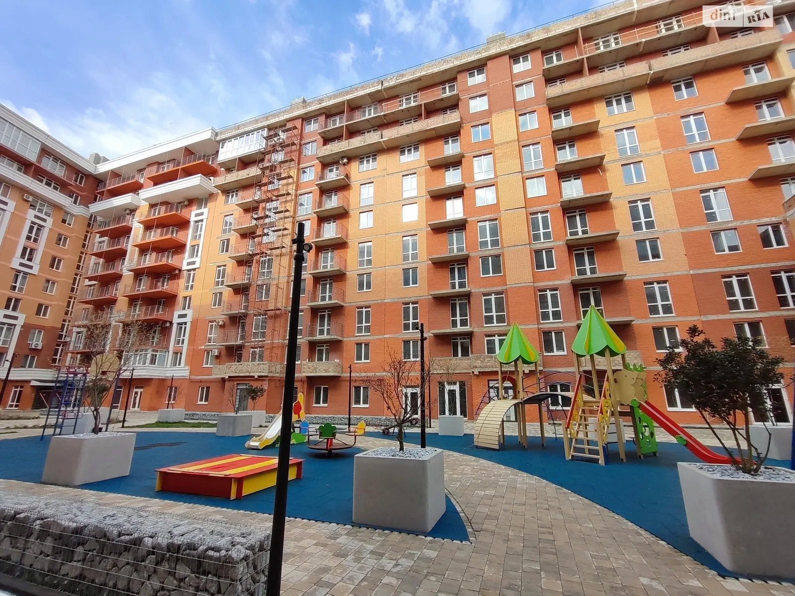 Продається 3-кімнатна квартира 76 кв. м у Чернівцях, просп. Незалежності, 106А - фото 1