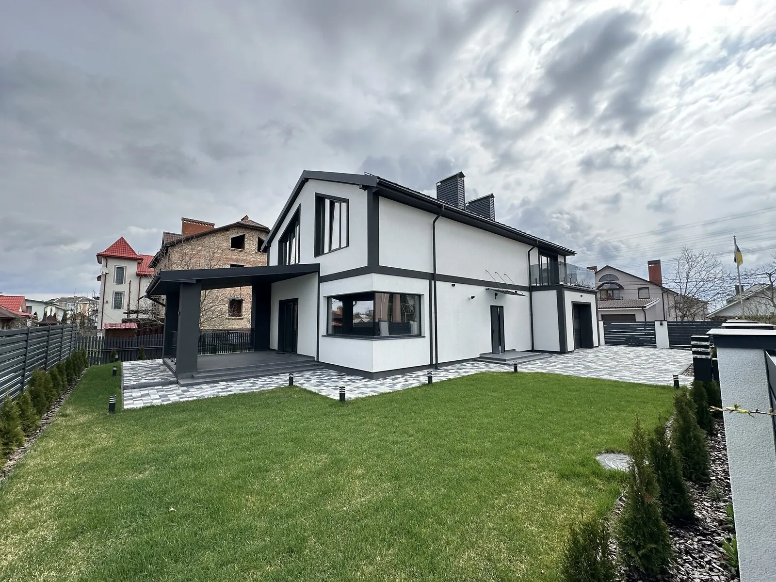Продается дом на 2 этажа 215 кв. м с участком, цена: 235000 $ - фото 1