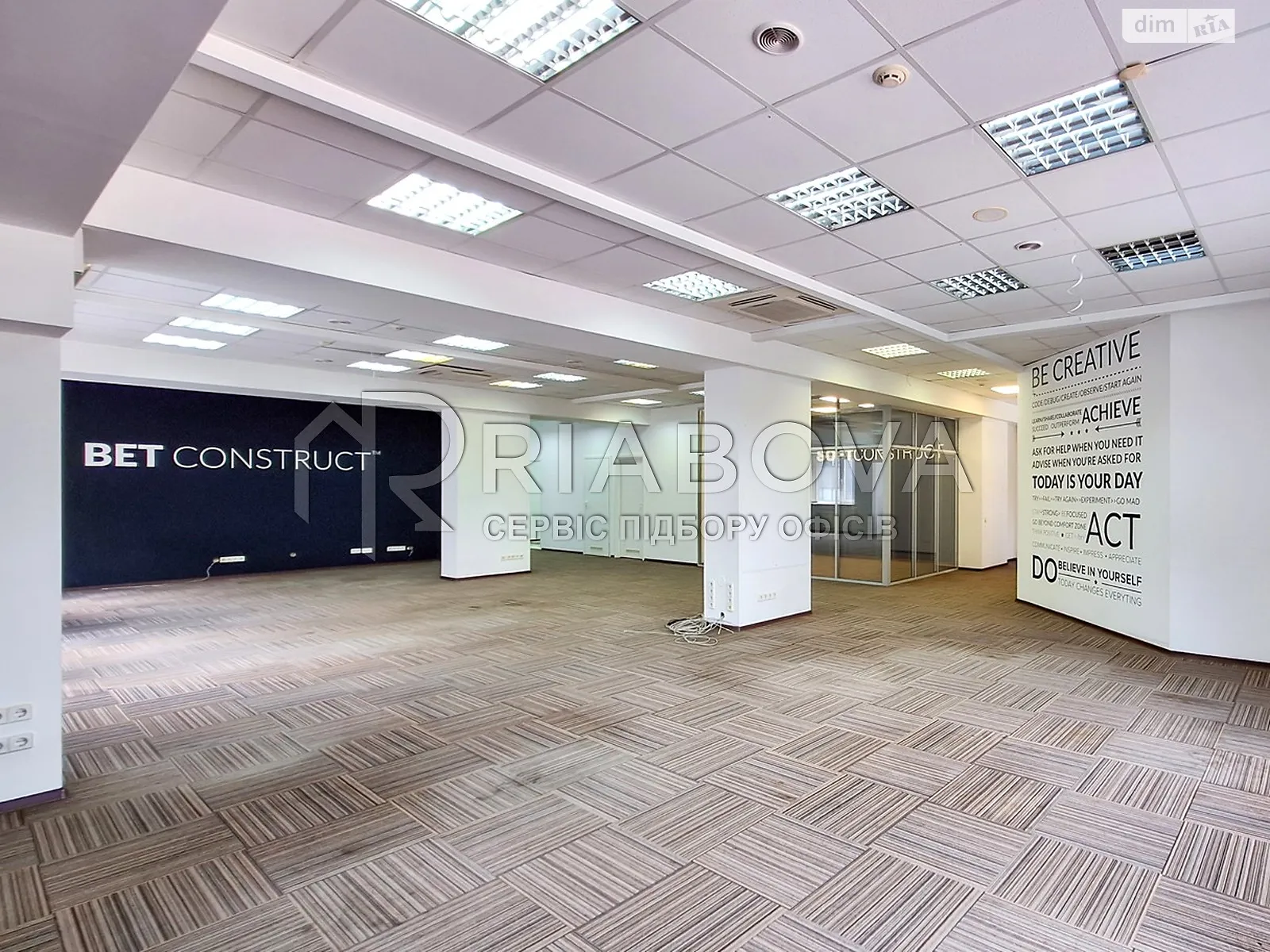 Сдается в аренду офис 306.7 кв. м в бизнес-центре, цена: 6080 $ - фото 1