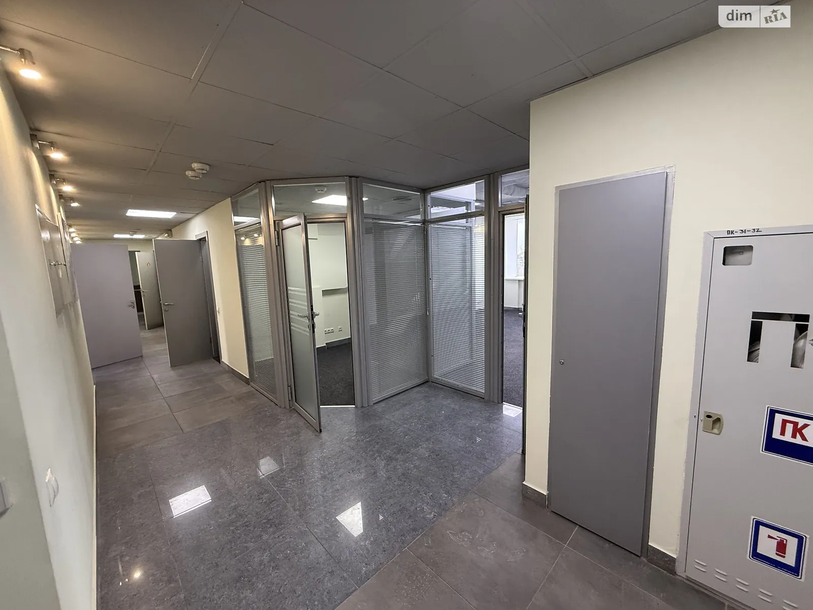 Сдается в аренду офис 294 кв. м в бизнес-центре, цена: 2205 $ - фото 1