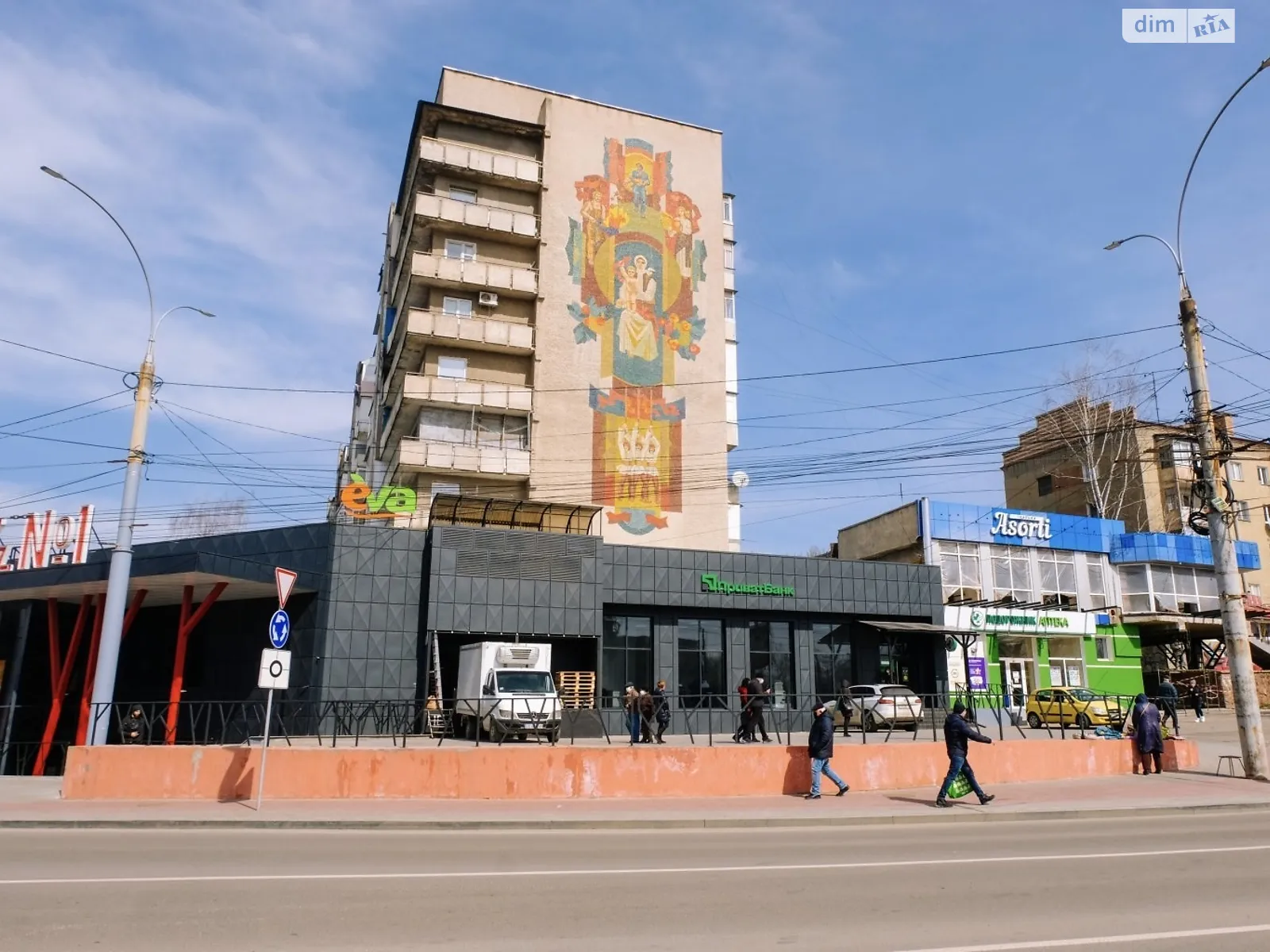 Продается 2-комнатная квартира 60 кв. м в Черновцах, ул. Героев Майдана, 69 - фото 1