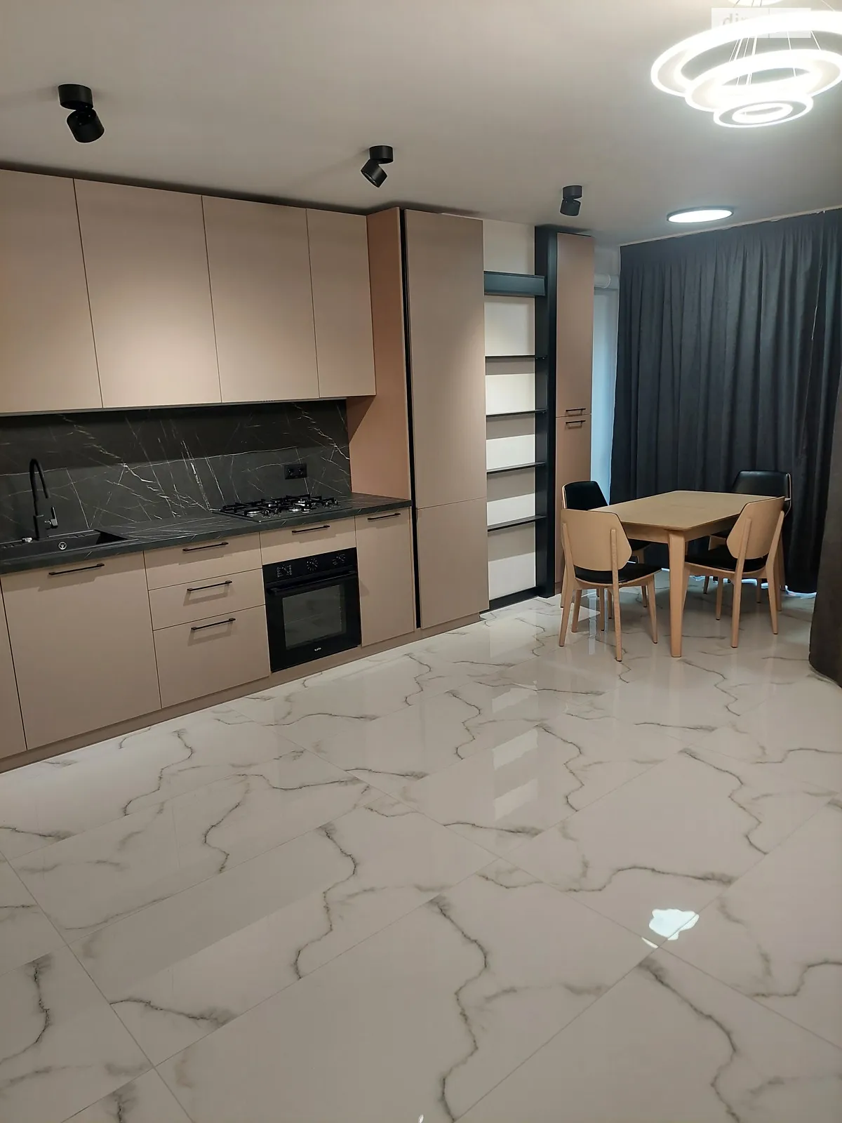 Продается 1-комнатная квартира 54 кв. м в Ивано-Франковске, ул. Бандеры Степана, 77Б - фото 1